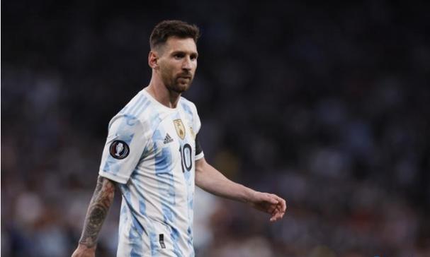 收评：创业板指冲高回落跌0.15% 两市成交额萎缩近2000亿